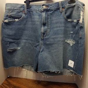 NEW with TAGS OLD NAVY Jean Shorts org $39.99  Size 18